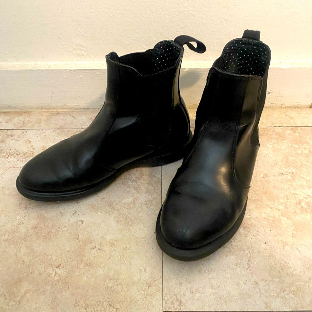 Dr. Marten Chelsea Women’s size 7, Lightly worn, in excellent condition